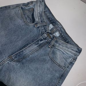BRANDY MELVILLE HIGH WAISTED MOM JEANS